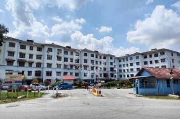 Dahlia Apartment, Putra Perdana
