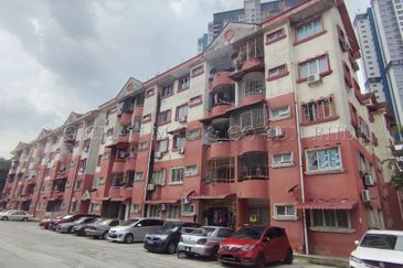 Kekwa Apartment @ Putra Perdana