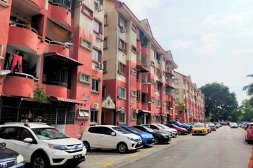 Kekwa Apartment @ Putra Perdana