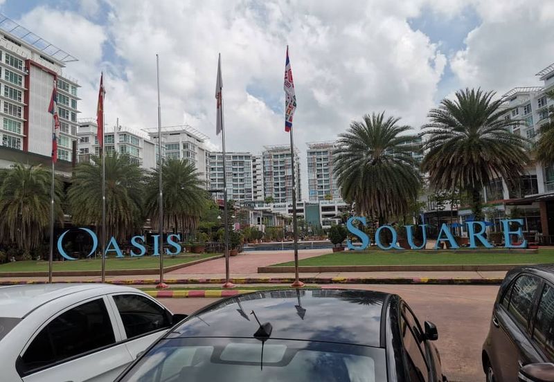 Oasis Square