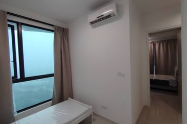 The M @ Medini Macrolink