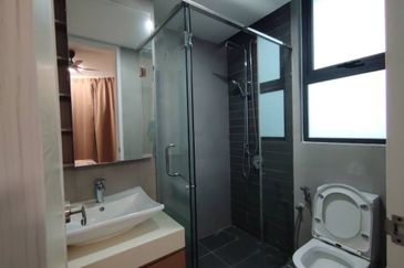 The M @ Medini Macrolink