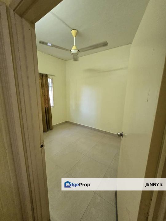 Freehold Apartment, Limited Ground Fllor Unit with low maintainance fees, Selangor, Seri Kembangan