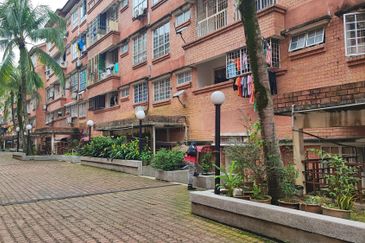 Pangsapuri Permata Merah (Red Ruby), Taman Universiti Indah