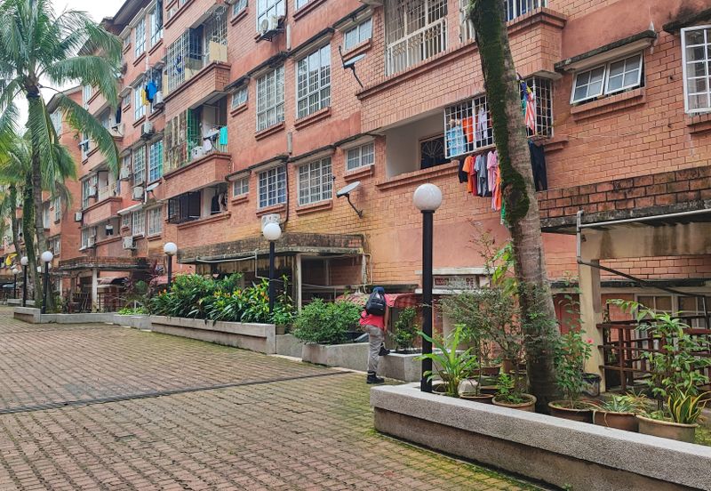 Pangsapuri Permata Merah (Red Ruby), Taman Universiti Indah