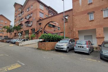 Pangsapuri Permata Merah (Red Ruby), Taman Universiti Indah