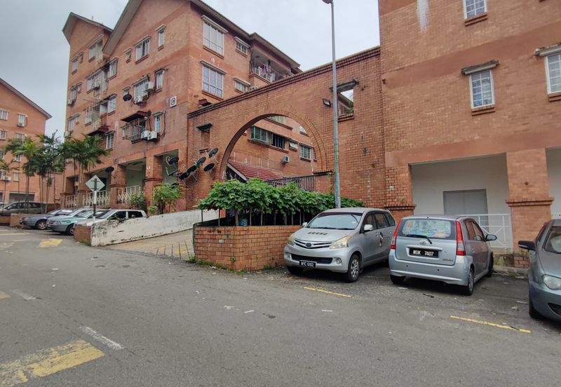 Pangsapuri Permata Merah (Red Ruby), Taman Universiti Indah