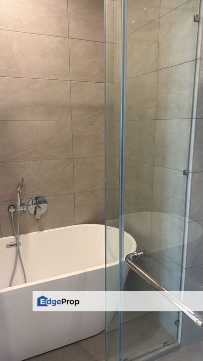 Dorsett Waterfront Condo | Luxury Bathtub | Lakeside View | High Floor | Prime Location | Fully Furnished, Selangor, Subang Jaya