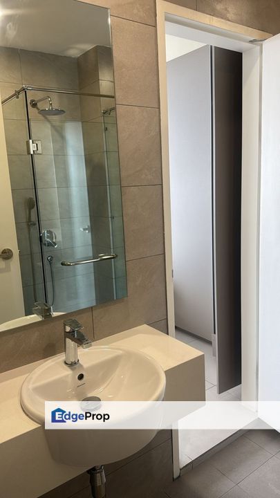 Dorsett Waterfront Condo | Luxury Bathtub | Lakeside View | High Floor | Prime Location | Fully Furnished, Selangor, Subang Jaya