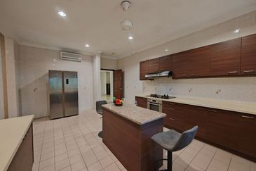 IOI Beverly Row @ IOI Resort City