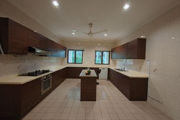 IOI Beverly Row @ IOI Resort City