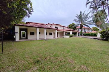 IOI Beverly Row @ IOI Resort City