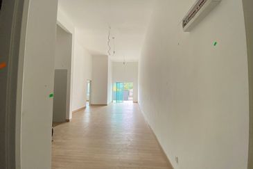 Residensi Anggerik Wira