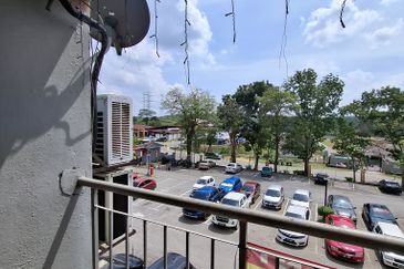 Mawar Apartment (Taman Bunga Raya)