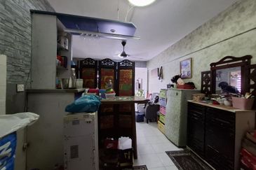 Mawar Apartment (Taman Bunga Raya)