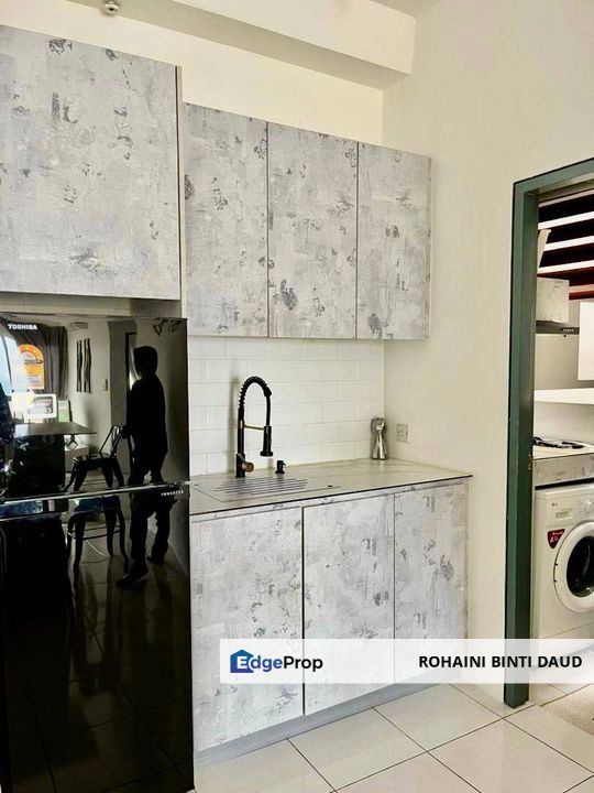 FULLY FURNISHED with 2 Aircond 2 Room Kita Impian Cybersouth DENGKIL, Selangor, Dengkil