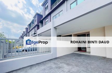 Gated Community Corner Lot Townhouse The Strata Bandar Puteri BANGI, Selangor, Bangi