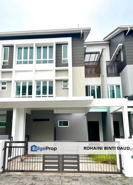 BARE UNIT Freehold 5 Room 3 Storey Link House Tiara South SEMENYIH, Selangor, Semenyih