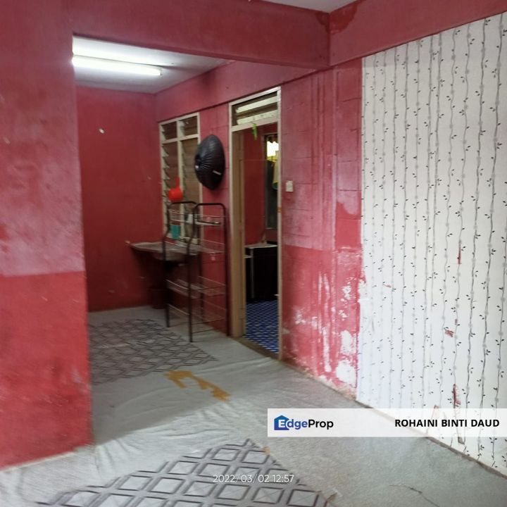 LOW COST UNIT 3rd Floor Blok G Julia Apartment Bandar Baru Selayang SELAYANG BATU CAVES, Selangor, Selayang