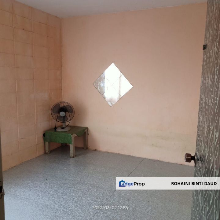 LOW COST UNIT 3rd Floor Blok G Julia Apartment Bandar Baru Selayang SELAYANG BATU CAVES, Selangor, Selayang