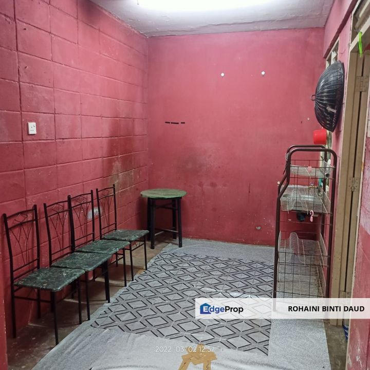 LOW COST UNIT 3rd Floor Blok G Julia Apartment Bandar Baru Selayang SELAYANG BATU CAVES, Selangor, Selayang