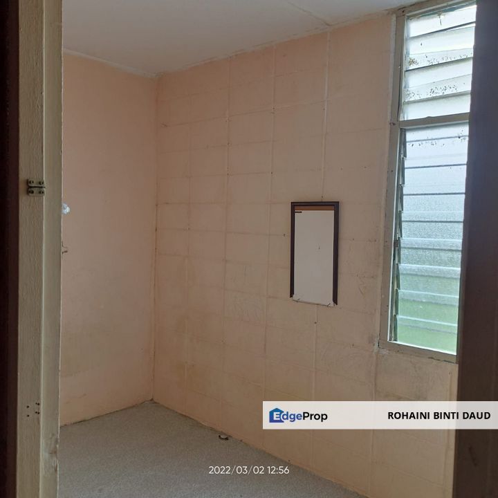 LOW COST UNIT 3rd Floor Blok G Julia Apartment Bandar Baru Selayang SELAYANG BATU CAVES, Selangor, Selayang