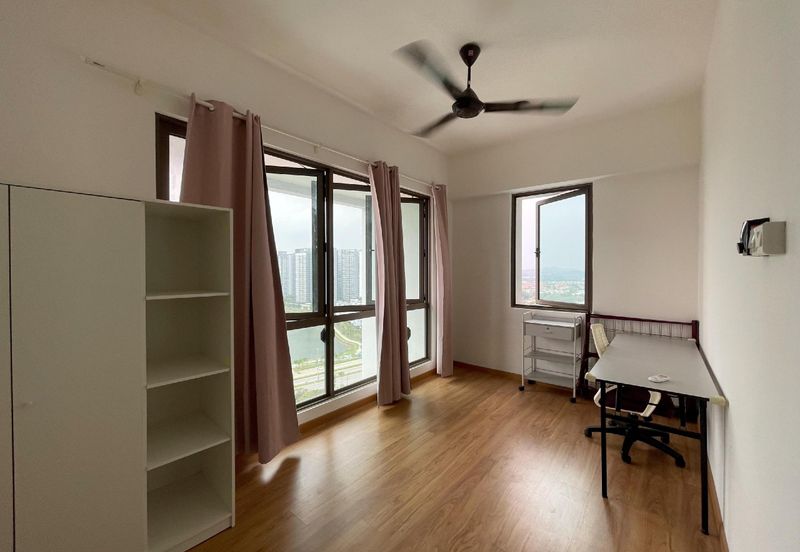 Lake Point Residence