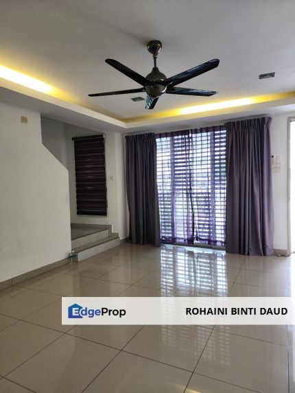GATED & GUARDED 2000sf 2 Storey Terrace Summer S2 Heights SEREMBAN 2, Negeri Sembilan, Seremban