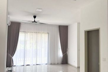 Setia Warisan Tropika (Belladonna)