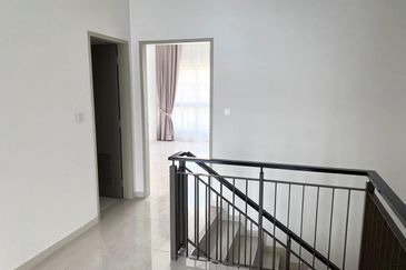 Setia Warisan Tropika (Belladonna)