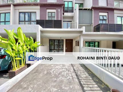 READY MOVE IN Fully Furnished Townhouse The Strata Bandar Puteri BANGI, Selangor, Bangi