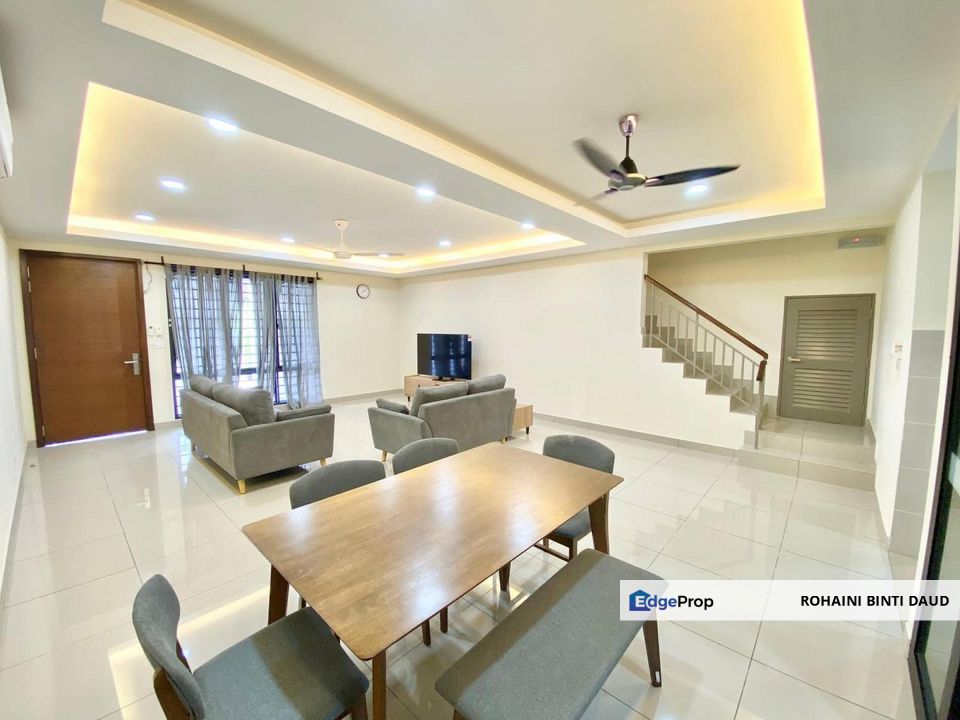 READY MOVE IN Fully Furnished Townhouse The Strata Bandar Puteri BANGI, Selangor, Bangi