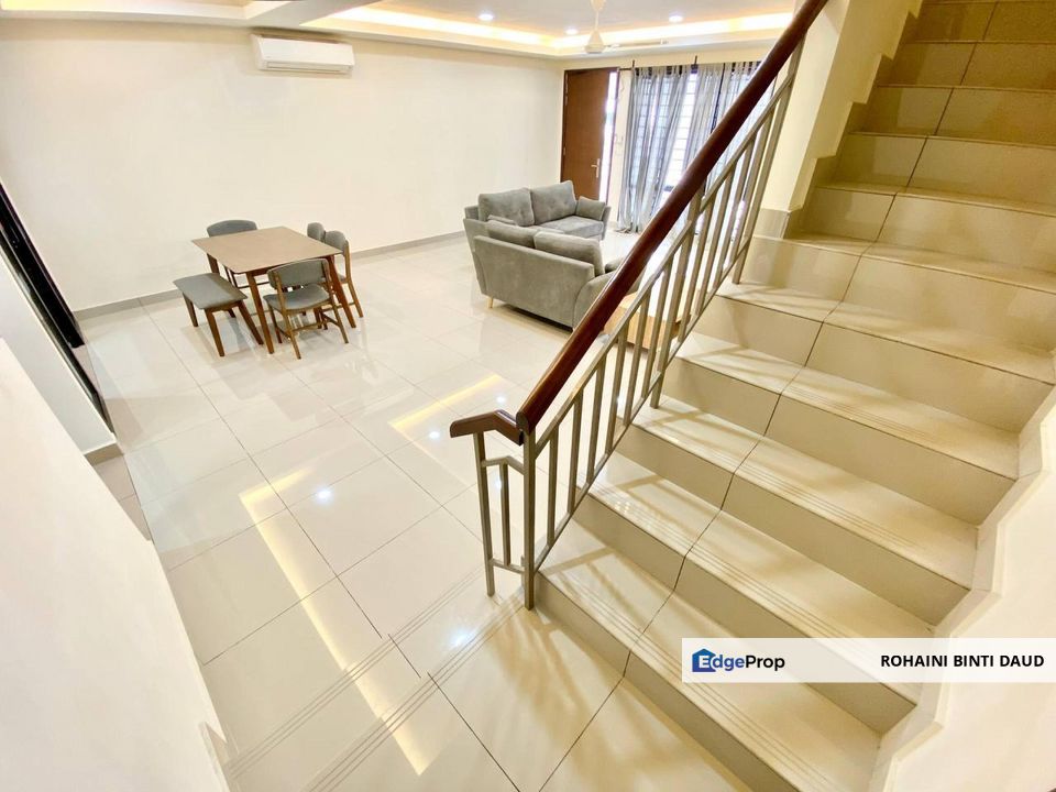 READY MOVE IN Fully Furnished Townhouse The Strata Bandar Puteri BANGI, Selangor, Bangi