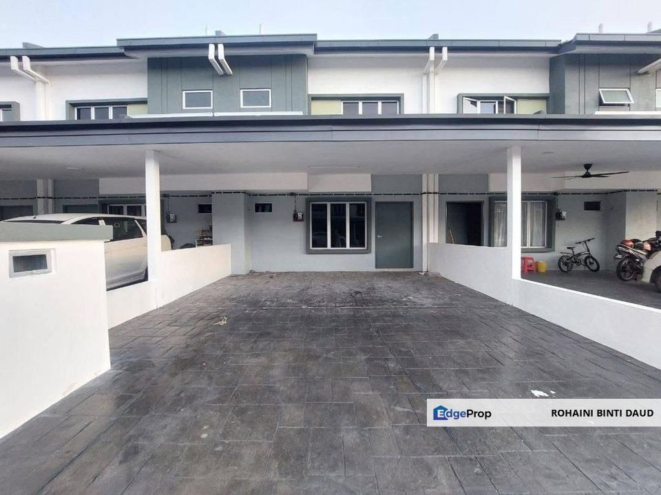 GATED COMMUNITY 4 Room 2 Storey Terrace Kita Mekar Cybersouth DENGKIL, Selangor, Dengkil