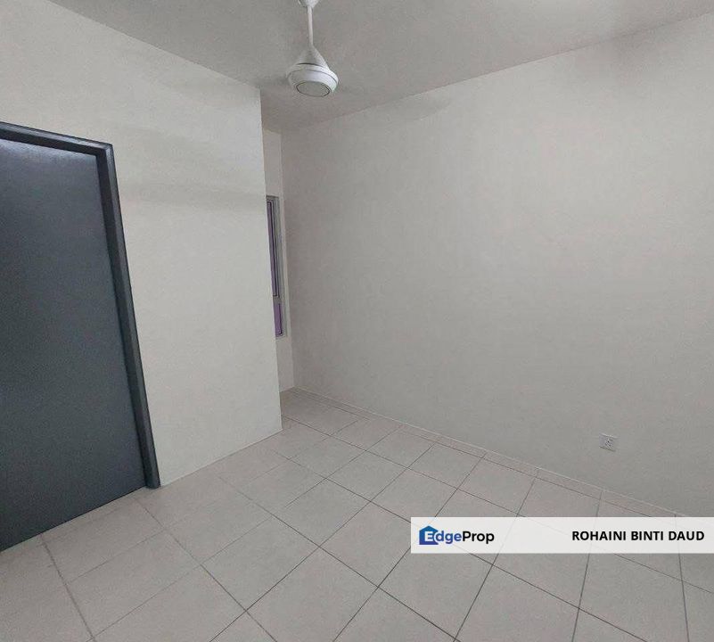 GATED COMMUNITY 4 Room 2 Storey Terrace Kita Mekar Cybersouth DENGKIL, Selangor, Dengkil