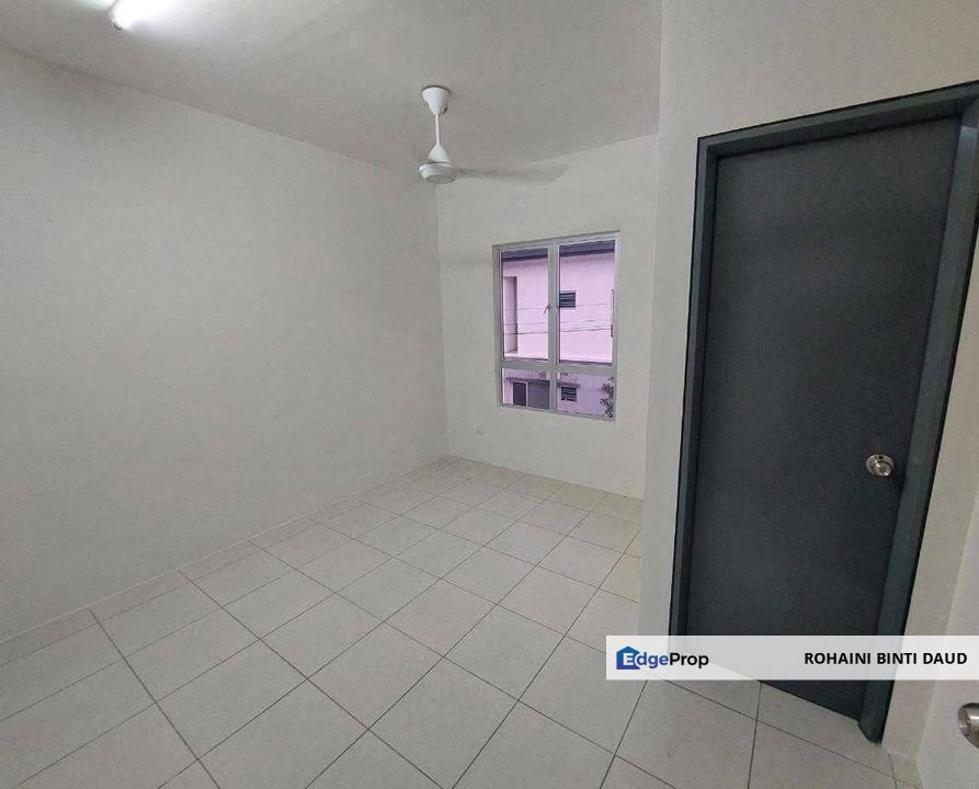 GATED COMMUNITY 4 Room 2 Storey Terrace Kita Mekar Cybersouth DENGKIL, Selangor, Dengkil