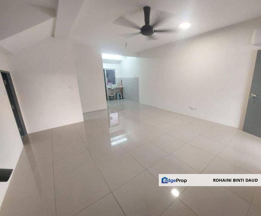 GATED COMMUNITY 4 Room 2 Storey Terrace Kita Mekar Cybersouth DENGKIL, Selangor, Dengkil