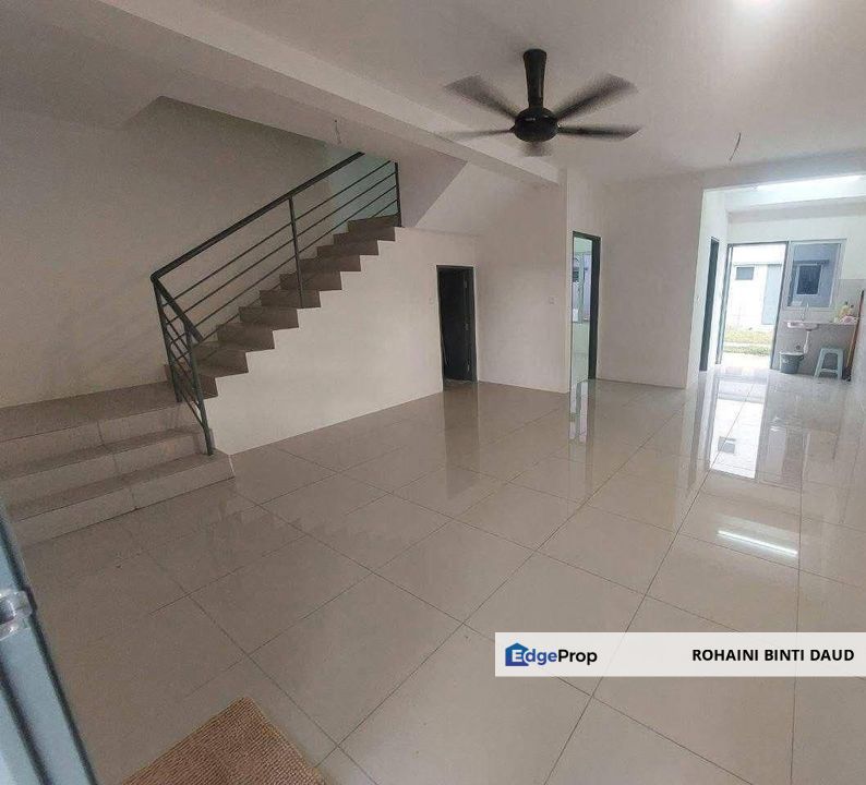 GATED COMMUNITY 4 Room 2 Storey Terrace Kita Mekar Cybersouth DENGKIL, Selangor, Dengkil