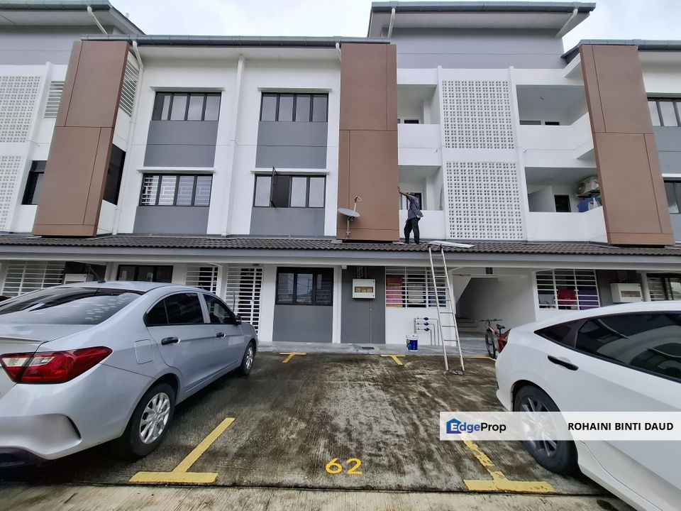 BRAND NEW 1000sf Townhouse 3 Room Sendayu Residence RAWANG, Selangor, Rawang