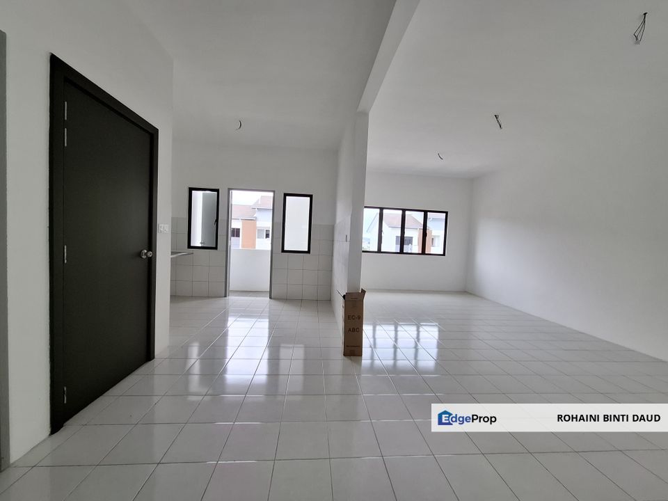 BRAND NEW 1000sf Townhouse 3 Room Sendayu Residence RAWANG, Selangor, Rawang