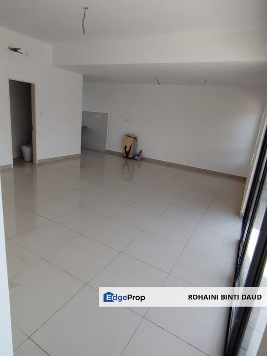 GATED COMMUNITY 3 Room 1.5 Storey Townvilla Emerald Residence Diamond City SEMENYIH, Selangor, Semenyih