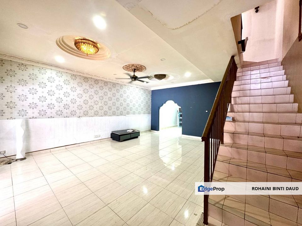 RENOVATED 2056sf 2 Storey Terrace Taman Sunway  BATU CAVES, Selangor, Batu Caves 