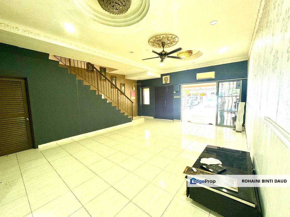 RENOVATED 2056sf 2 Storey Terrace Taman Sunway  BATU CAVES, Selangor, Batu Caves 