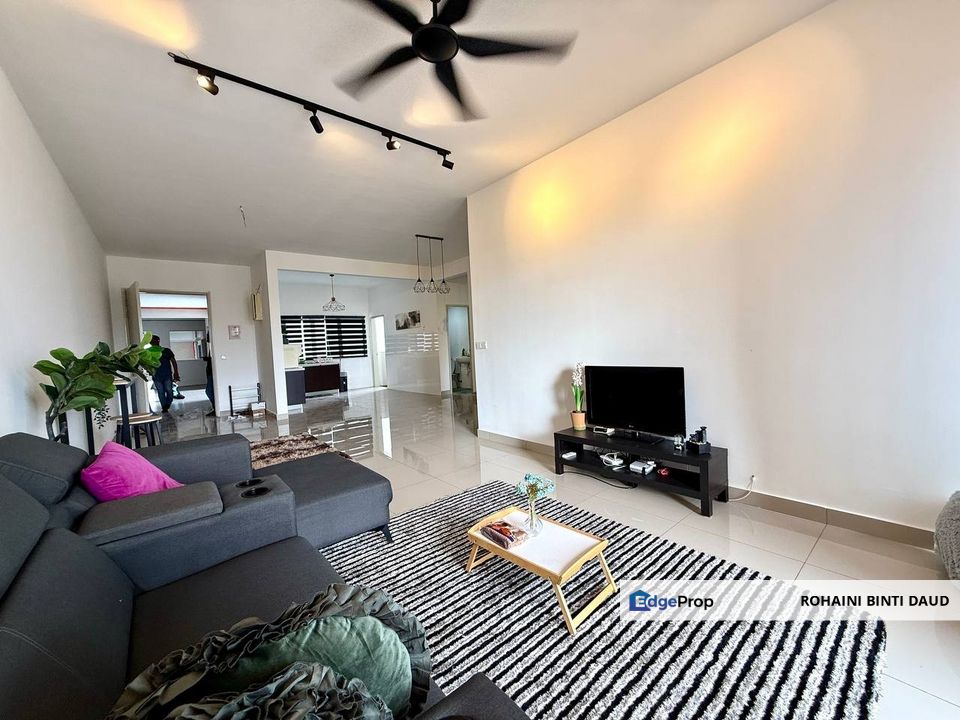 FULLY FURNISHED 1342sf 3 Room Akoya Residence Mutiara Height KAJANG, Selangor, Kajang