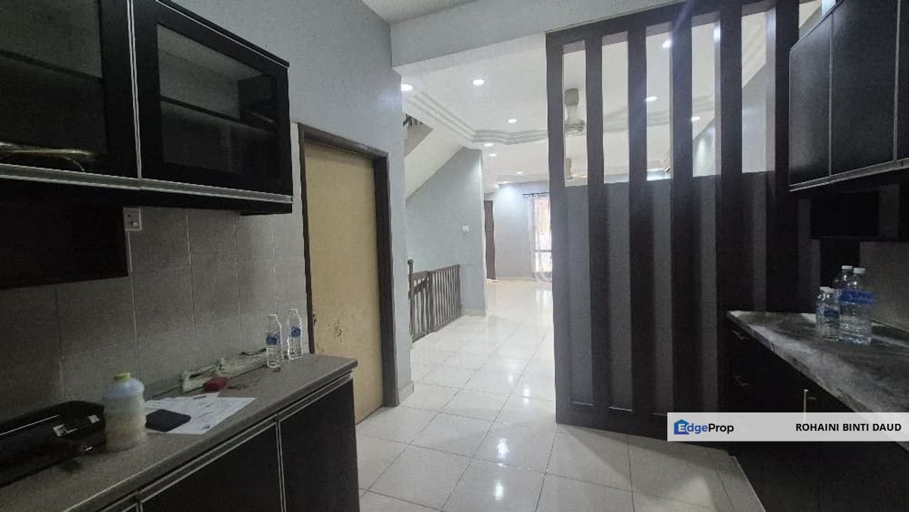 Dekat MRT KAJANG 5 Room 2.5 Storey Terrace Taman Bukit Kajang Baru KAJANG, Selangor, Kajang