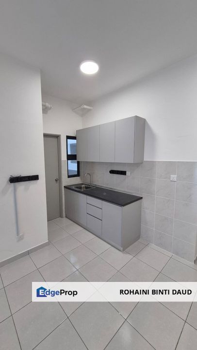 PARTIAL FURNISHED with wifi 4 Room Residensi Emas KAJANG 2, Selangor, Kajang