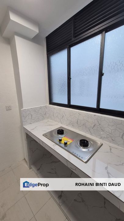 PARTIAL FURNISHED with wifi 4 Room Residensi Emas KAJANG 2, Selangor, Kajang