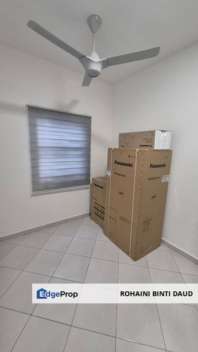 PARTIAL FURNISHED with wifi 4 Room Residensi Emas KAJANG 2, Selangor, Kajang