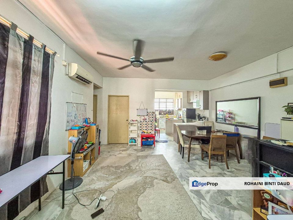 1st Floor 3 Room with Kitchen Cabinet Pangsapri Seri Melati Bandar Seri Putra BANGI, Selangor, Bangi