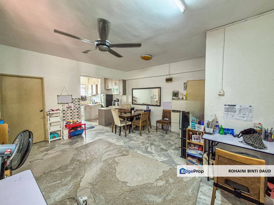 1st Floor 3 Room with Kitchen Cabinet Pangsapri Seri Melati Bandar Seri Putra BANGI, Selangor, Bangi